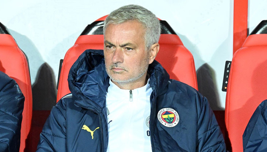 Fenerbahçede Mourinhodan Sofyan Amrabata övgü