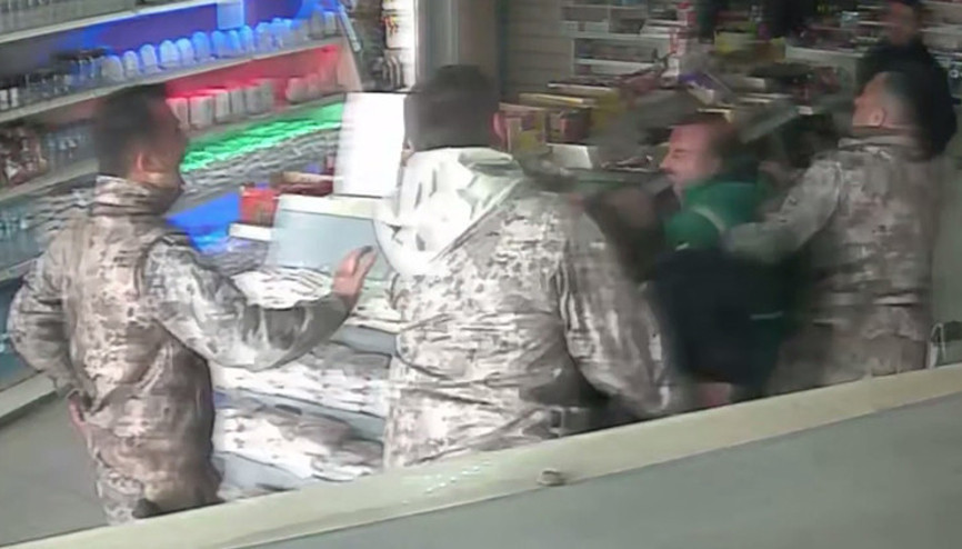 Özel harekat polisleri ile akaryakıt istasyonu çalışanı arasında kavga