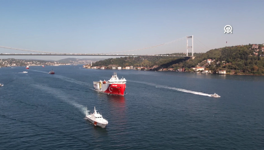 Oruç Reis Araştırma Gemisi İstanbul Boğazı’ndan geçti Oruç Reis Araştırma Gemisi İstanbul Boğazı’ndan geçti