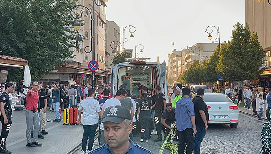 Boşanma aşamasındaki eşini, çocuğunun yanında öldürdü