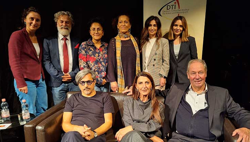 Demokrasi gecesinde çifte vatandaşlık konuşuldu Demokrasi gecesinde çifte vatandaşlık konuşuldu