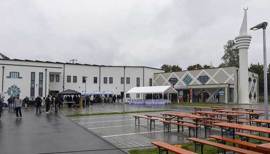 Fatih Camisi ibadete açıldı