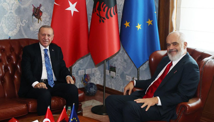 Cumhurbaşkanı Erdoğan Arnavutlukta: Resmi törenle karşılandı