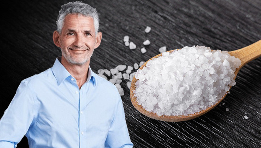 Dünyaca ünlü doktor henüz 53 yaşındayken yüksek tansiyon nedeniyle inme geçirdi... Tansiyonunu düşürmek için yaptığı iki şeyi anlattı: Tuzu kesmek etki etmedi, onun yerine...