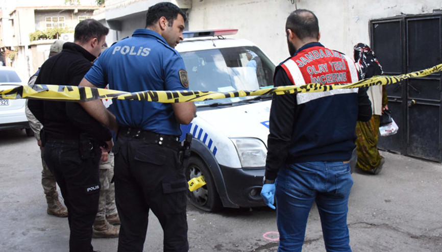 Şanlıurfada babasına saldıran kişi, ihbara gelen polislere ateş açtı Şüpheli gözaltında