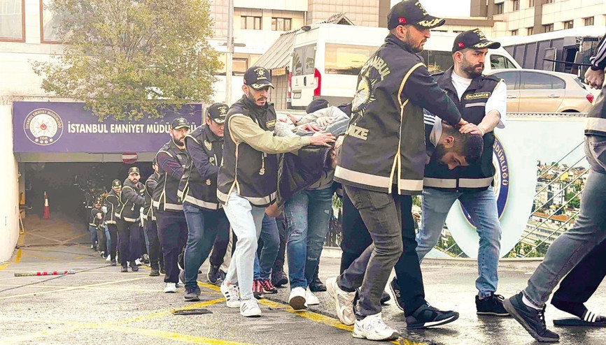 Boyun ve Daltonlar’ın 99 üyesi tutuklandı... 157 şüpheli gözaltına alınmıştı Boyun ve Daltonlar’ın 99 üyesi tutuklandı... 157 şüpheli gözaltına alınmıştı