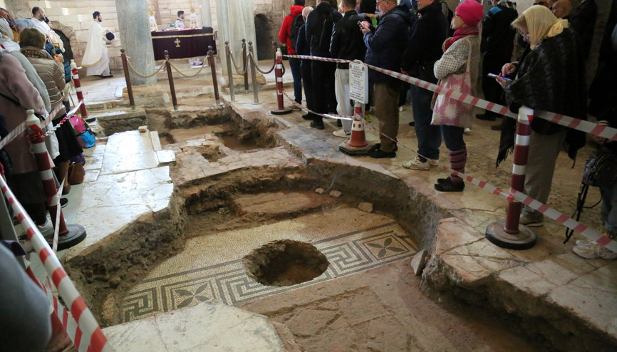 Noel Babanın ayak bastığı mozaik kapatıldı