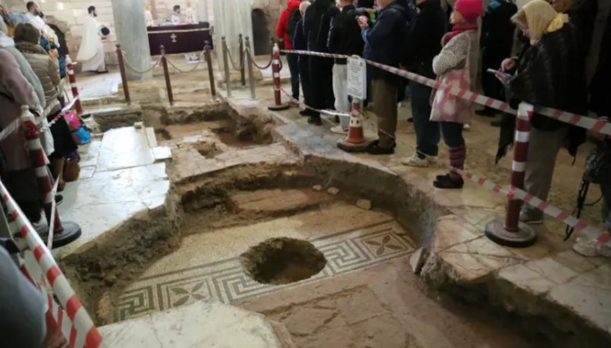 ‘Noel Baba’nın ayak bastığı mozaik kapatıldı