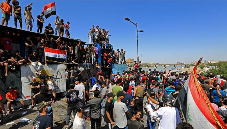 Liderlerine hakaret edildiğini iddia eden grup kanal bastı Liderlerine hakaret edildiğini iddia eden grup kanal bastı