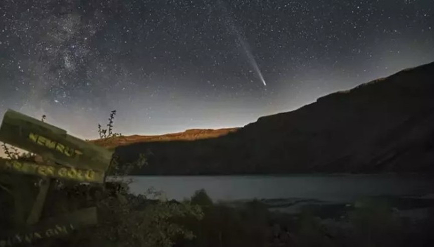Nemrut Krater Gölü’nde Atlas Kuyruklu Yıldızı’nı görüntüledi