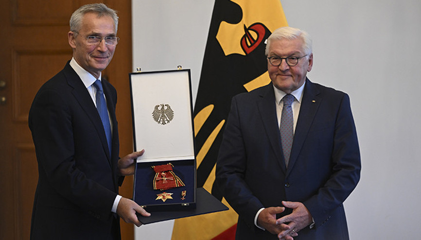 Almanya’dan Stoltenberg’e Liyakat Nişanı
