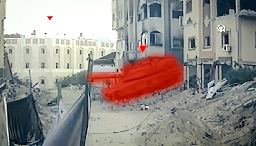 Kassam Tugayları, İsrail ordusuna ait tanka düzenlediği saldırının görüntülerini yayınladı Kassam Tugayları, İsrail ordusuna ait tanka düzenlediği saldırının görüntülerini yayınladı