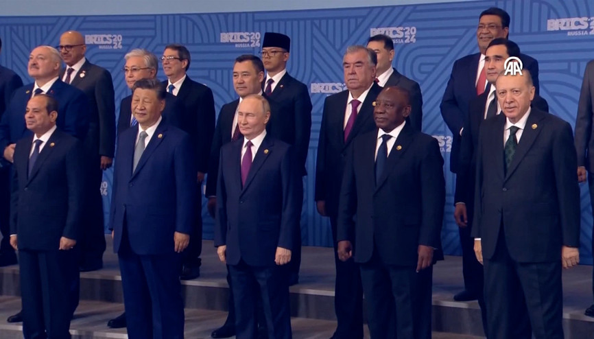 Cumhurbaşkanı Erdoğan, BRICS Zirvesine katılan liderlerle aile fotoğrafı çekimine katıldı