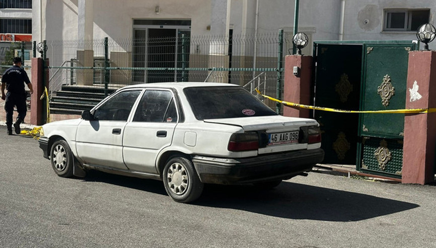 Mersinde dehşet Eşini evde tüfekle öldürüp otomobilde intihar etti