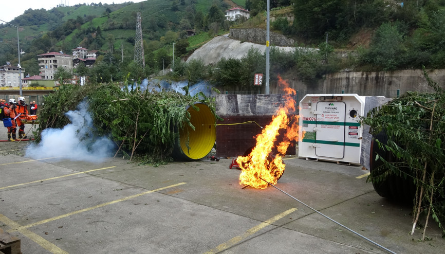 Bakır madeni işletmesinde kaza ve yangın tatbikatı Bakır madeni işletmesinde kaza ve yangın tatbikatı