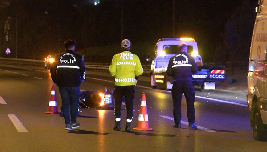 TEM Otoyolunda feci kaza: Motosiklet yola savruldu 2 can kaybı