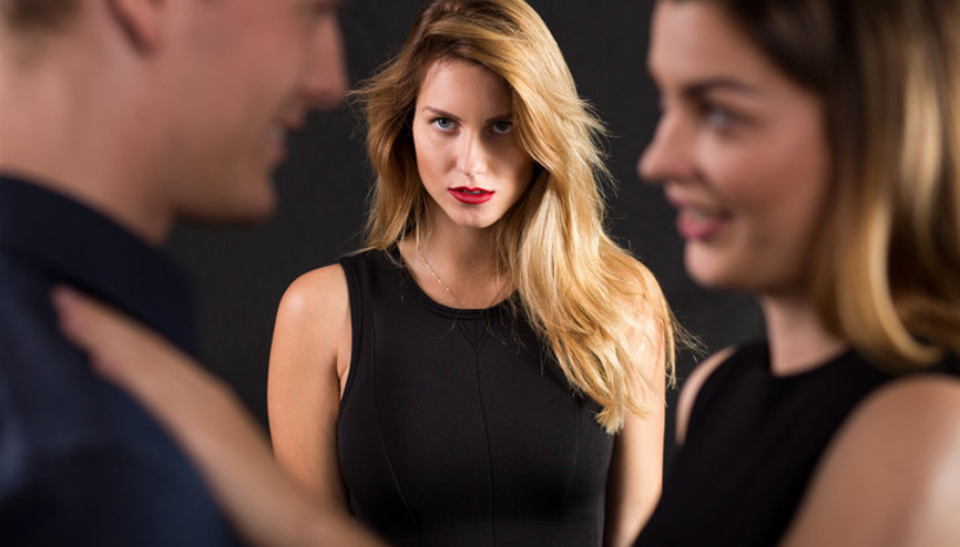 BİR SORUDAN FAZLASI:  Arkadaşınızın eski sevgilisi ile sevgili olur musunuz