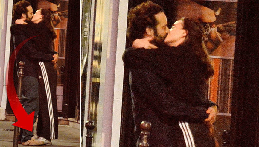 Aldattığı karısını iki çocuğuyla yalnız bıraktı... Kendisi yeni bir aşka koştu... Terlikli romantizm Aldattığı karısını iki çocuğuyla yalnız bıraktı... Kendisi yeni bir aşka koştu... Terlikli romantizm