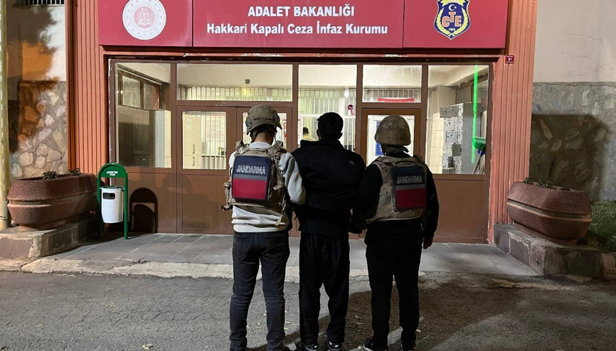 Hakkaride istismardan aranan hükümlü yakalandı