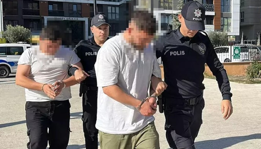 Çelik yelek giyip oyuncak tabanca ile vatandaşları korkutan 2 kişi gözaltına alındı