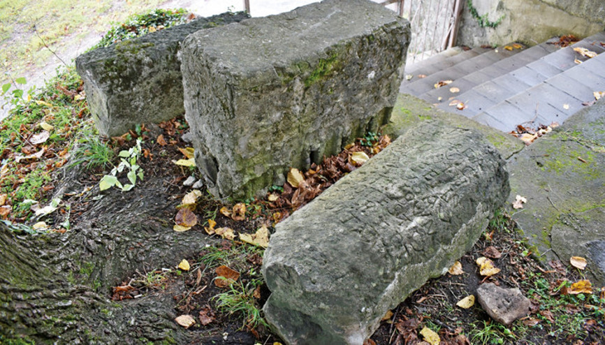 Oturak yapılan taş 1800 yıllık çıktı