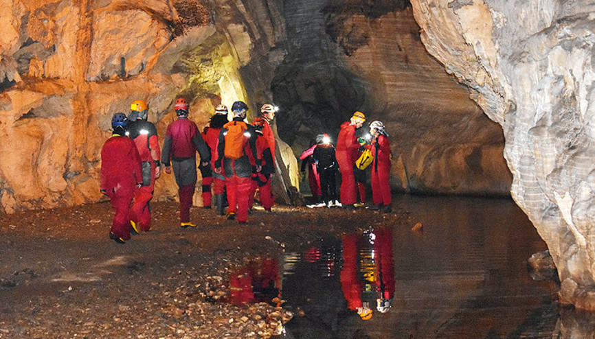 Hürriyet mağara eğitimini izledi: Onların sınıfı ‘mağara’ Hürriyet mağara eğitimini izledi: Onların sınıfı ‘mağara’