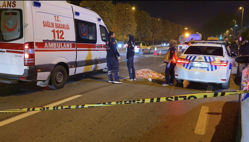 İstanbul- Kartalda, otomobilin çarptığı Sibel hayatını kaybetti İstanbul- Kartalda, otomobilin çarptığı Sibel hayatını kaybetti