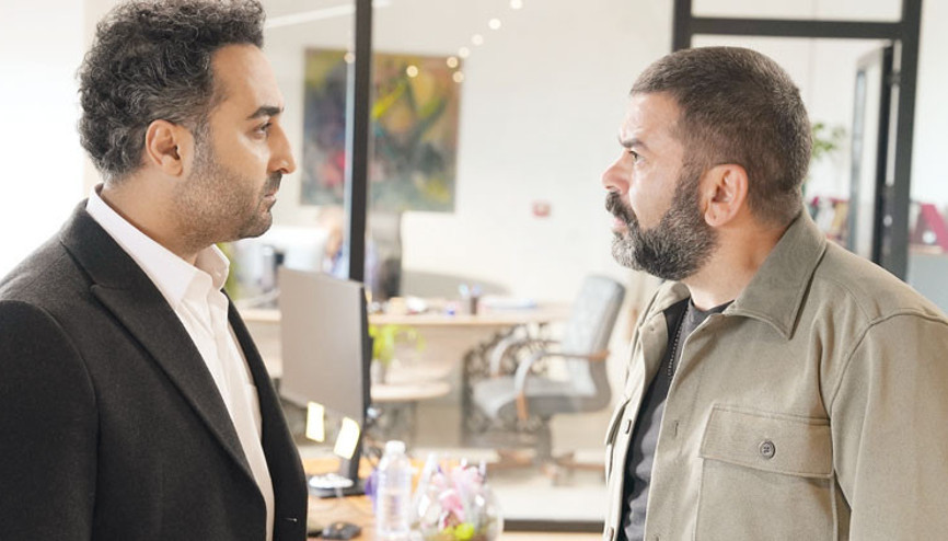 Paranoyak gazetecinin komik macerası