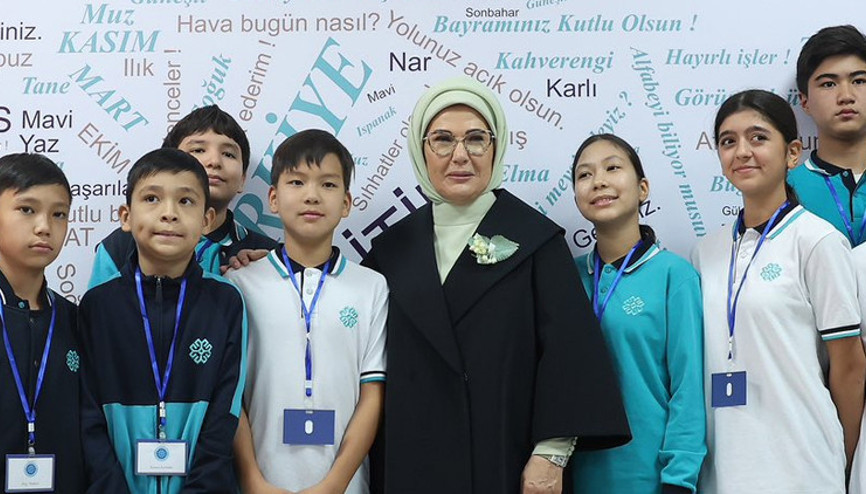 Emine Erdoğandan Bişkekteki Türkiye Maarif Vakfı kompleksine ziyaret