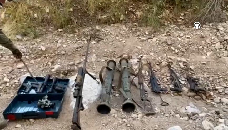 Pençe-Kilit bölgesinde terör örgütü PKKya ait silah ve mühimmat ele geçirildi