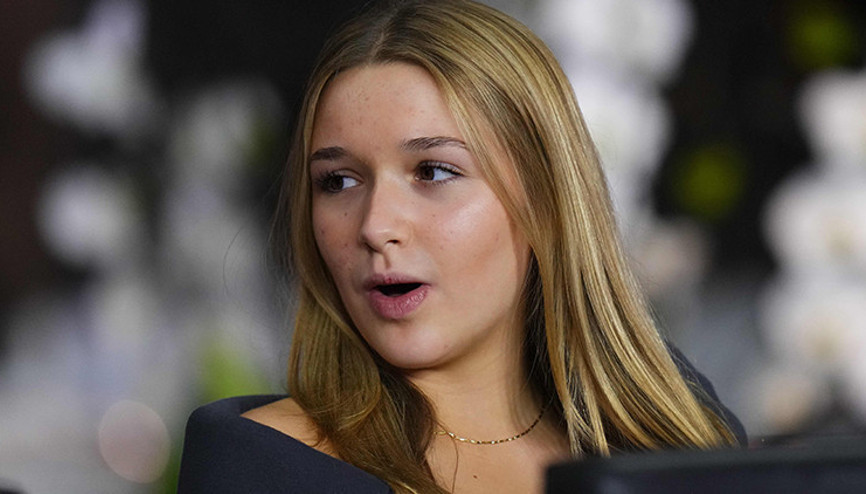 Ünlü çiftin kızı annesinin yolunda yıldızlığa ilerliyor… Milyonluk şirketi bile hazır… Ama eleştiren de çok: Tüm bunlar için biraz erken değil mi