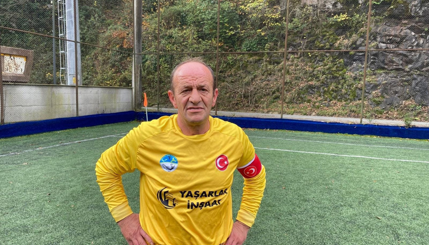Antrenmanda kalp krizi geçiren veteran futbolcu öldü Antrenmanda kalp krizi geçiren veteran futbolcu öldü