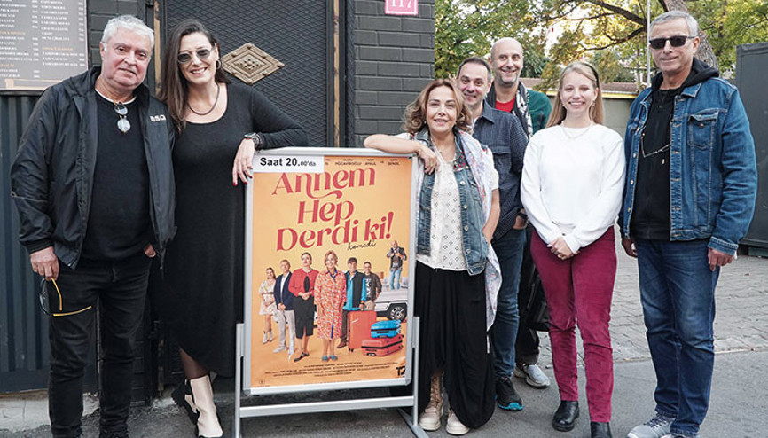 Aile komedisi... Annem Hep Derdi Ki Aile komedisi... Annem Hep Derdi Ki