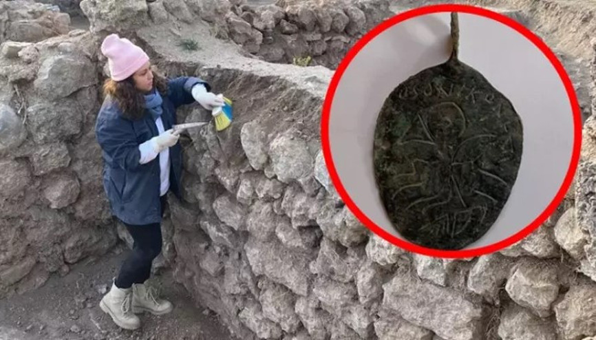 Hadrianopolis Antik Kenti’nde Hz. Süleyman’ın resmedildiği kolye ucu bulundu