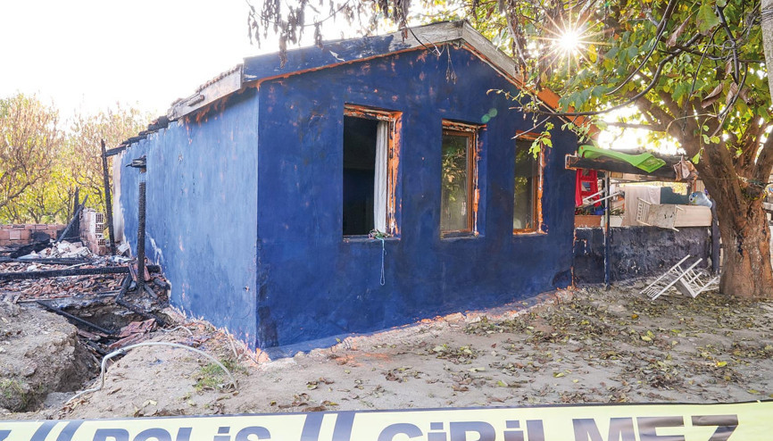 Türkiye 5 kardeşe ağlıyor... Nefes 5, Peri 4, Aslan 3, Masal 2, Bulut 1 yaşındaydı Türkiye 5 kardeşe ağlıyor... Nefes 5, Peri 4, Aslan 3, Masal 2, Bulut 1 yaşındaydı