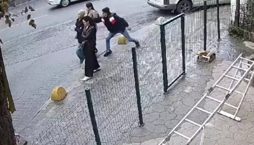 Beyoğlu’nda kapkaç anı saniye saniye böyle kaydedildi