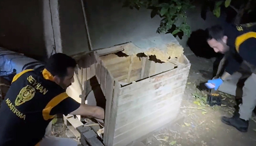 Adanada köpek kulübesinde el bombası bulundu Adanada köpek kulübesinde el bombası bulundu