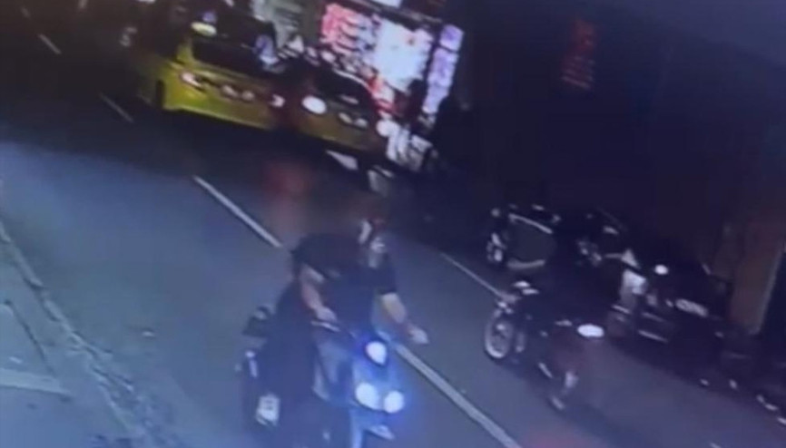 Beşiktaş’ta Midyeci Ahmete pompalı tüfekle saldırı anının kamera görüntüleri ortaya çıktı