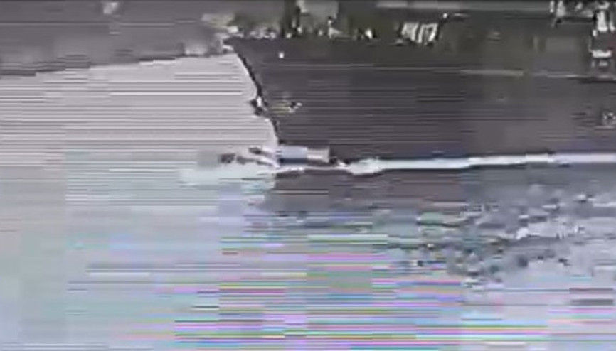 Üsküdar’da vapurla balıkçı teknesi çarpıştı Korku dolu anlar kamerada