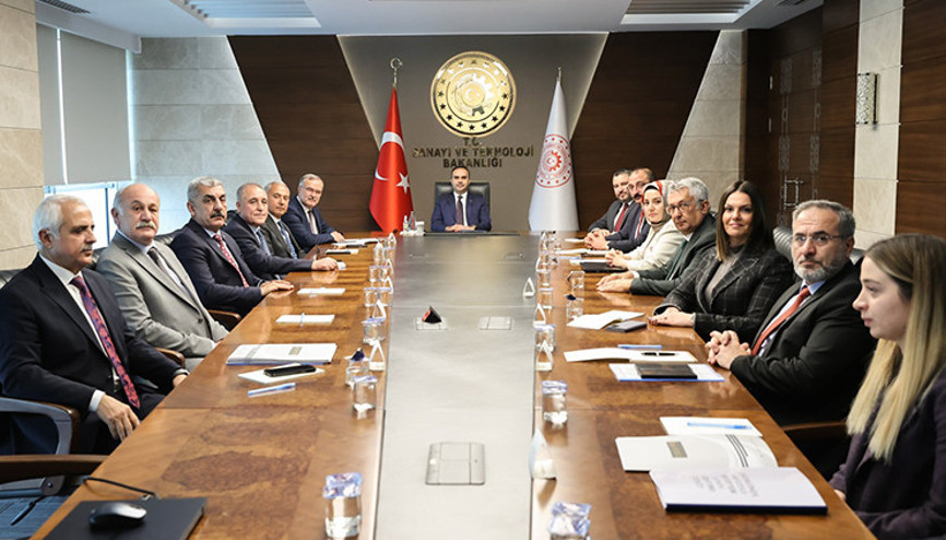 Sanayi ve Teknoloji Bakanı Kacır, OSBÜK heyetini kabul etti
