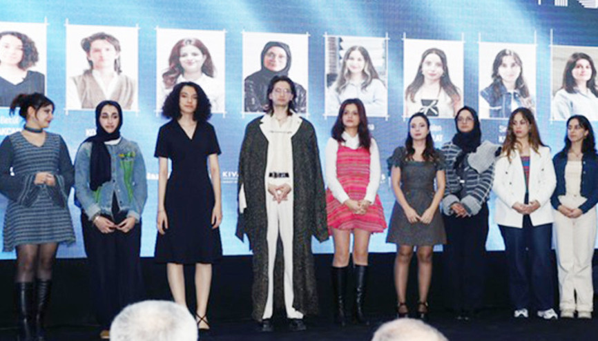 Türk kumaşı kadın tasarımcılara emanet