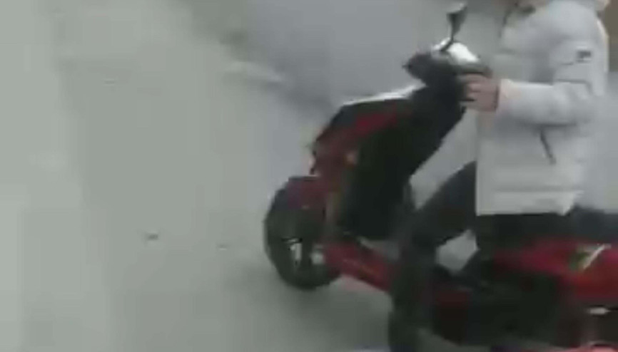 Uzaklaştırma kararı aldırmak için adliyeye giderken eşi tarafından vuruldu Uzaklaştırma kararı aldırmak için adliyeye giderken eşi tarafından vuruldu