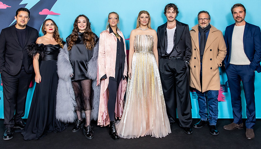 Tallinn’de ayakta alkış