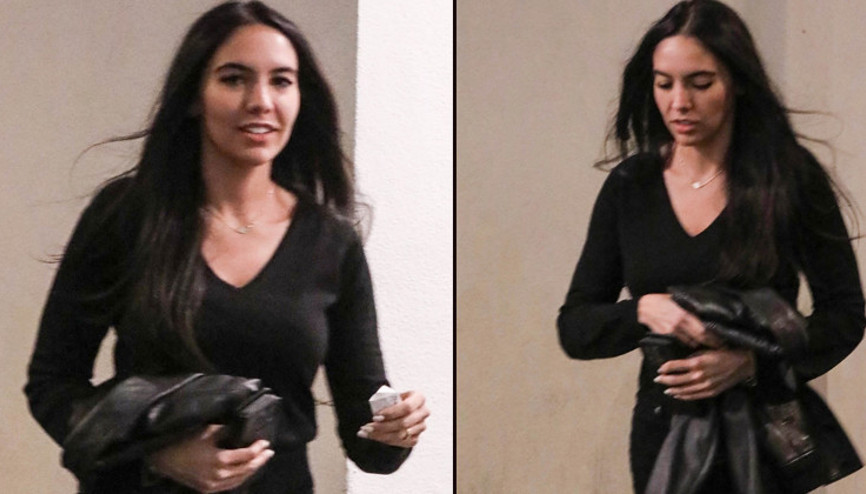 Yaşıtlarına hiç bakmıyor... Dedesi yaşındakilerle sevgili oluyor... Ben onların bilgeliğine tutuluyorum