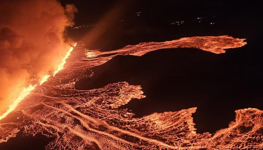 İzlandanın Reykjanes Yarımadasındaki yanardağ yeniden patladı İnanılmaz görüntüler...