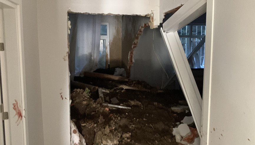 Rizede heyelan sonrası toprak dolan evlerin son hali görüntülendi Rizede heyelan sonrası toprak dolan evlerin son hali görüntülendi