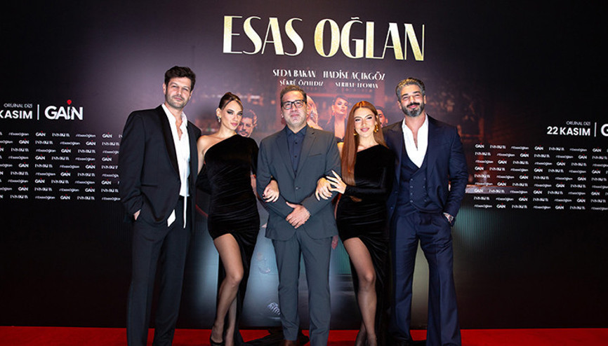 “Esas Oğlan” dizisinden görkemli gala “Esas Oğlan” dizisinden görkemli gala