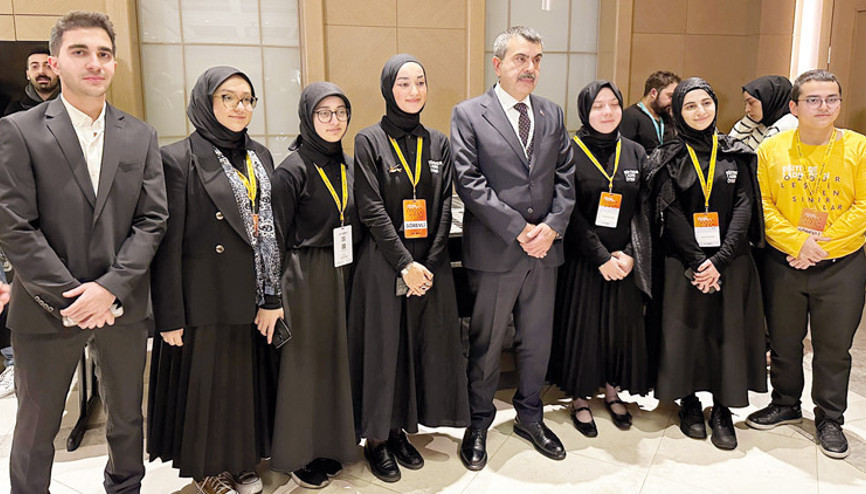NUN Okulları’nda konuşan Bakan Tekin’den dijital çağ uyarısı