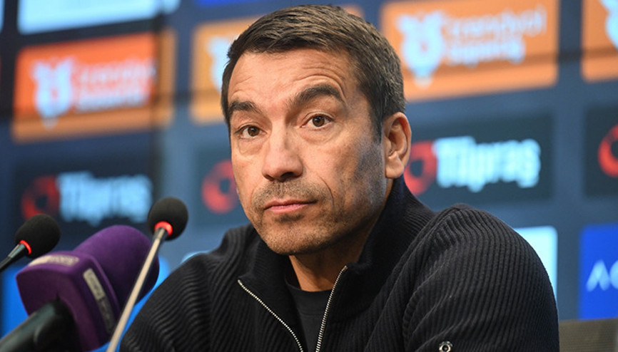 Van Bronckhorst ne yaptığının farkında değil