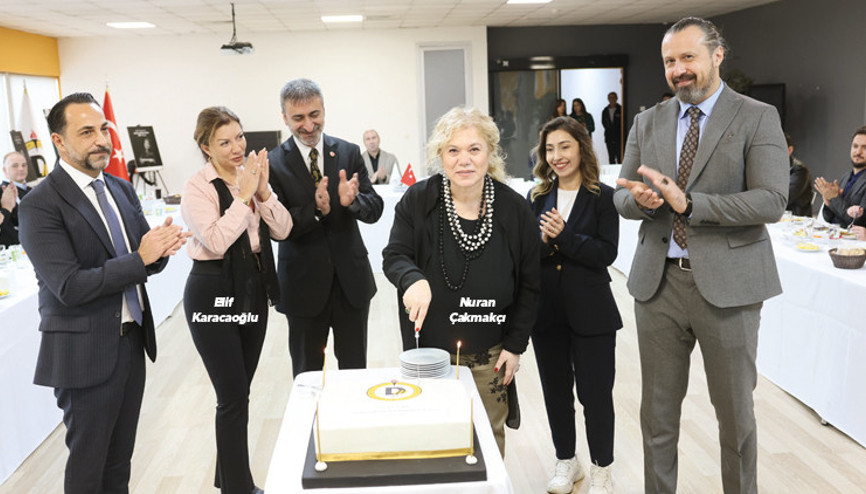 Demirören Medya Lisesi’nde 24 Kasım kutlaması... En güzel şarkılar öğretmenler için